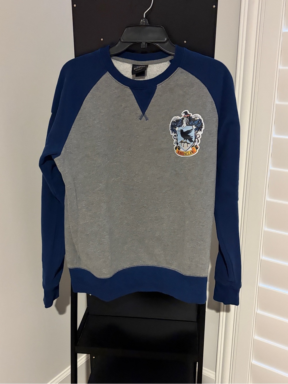 Wizarding World Ravenclaw Crest Two-Tone Crewneck Sweatshirt Unisex Size Medium